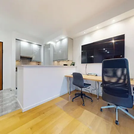 Blackberry With Ac Browary Warszawskie Appartement Warschau