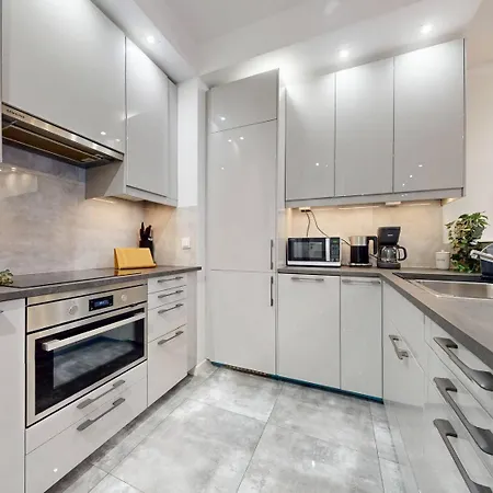 Daire Blackberry With Ac Browary Warszawskie Varşova